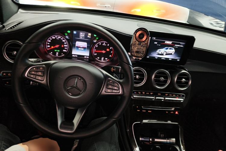 Used Mercedes-Benz GLC 2019 Facelift GLC 260 L 4MATIC Luxury Model Center Console