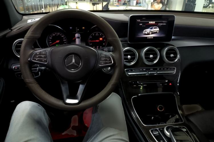 Used Mercedes-Benz GLC 2019 GLC 260 4MATIC Luxury Model Center Console