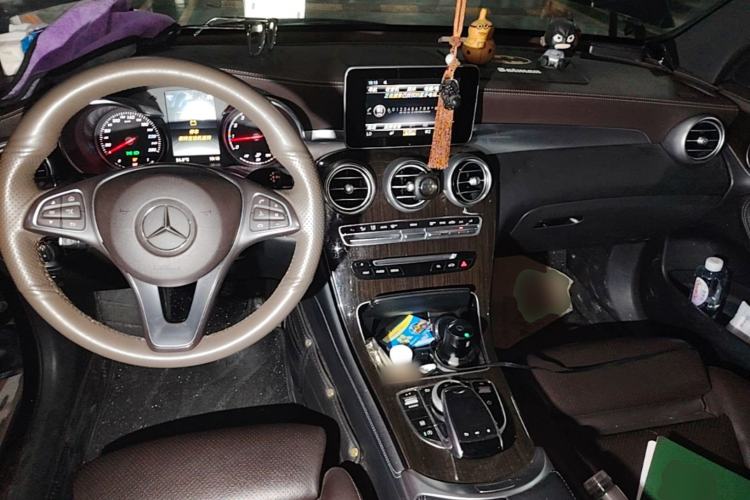 Used Mercedes-Benz GLC 2019 GLC 260 4MATIC Luxury Model Center Console