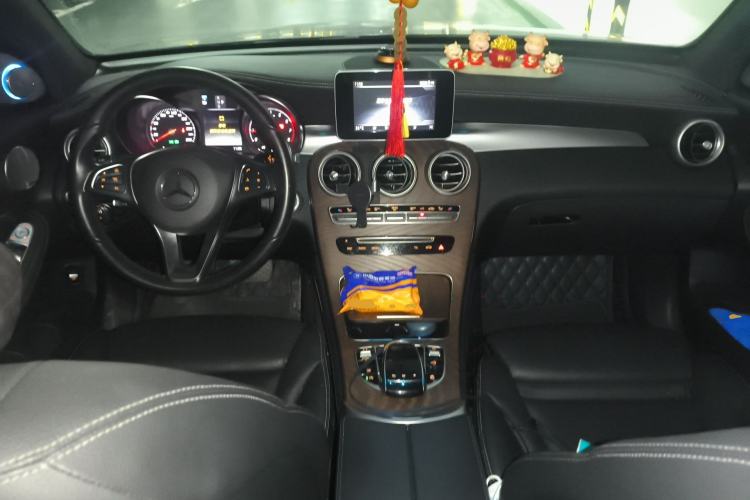 Used Mercedes-Benz GLC 2019 GLC 300 L 4MATIC Dynamic Model Center Console