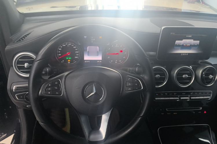 Used Mercedes-Benz GLC 2019 GLC 260 4MATIC Dynamic Edition Center Console
