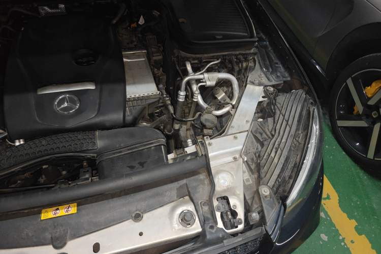 Used Mercedes-Benz GLC 2019 GLC 260 L 4MATIC Dynamic Model Engine Bay Left