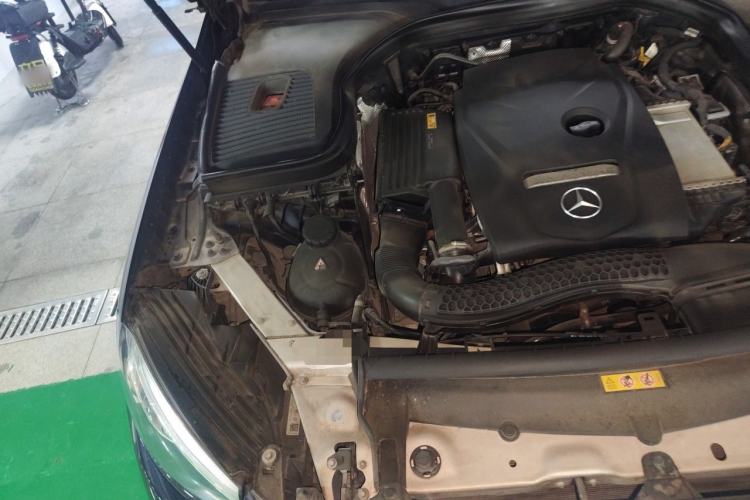 Used Mercedes-Benz GLC 2019 GLC 260 4MATIC Luxury Model Engine Bay Right