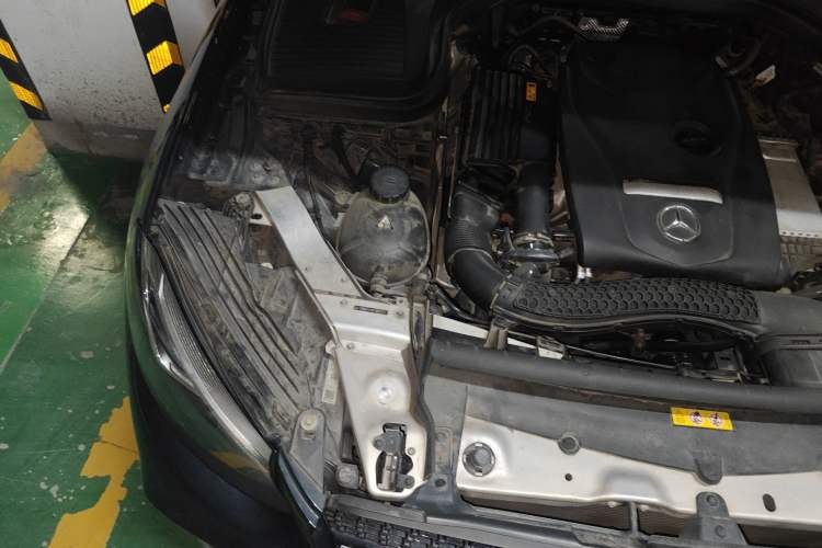 Used Mercedes-Benz GLC 2019 GLC 260 L 4MATIC Dynamic Model Engine Bay Right