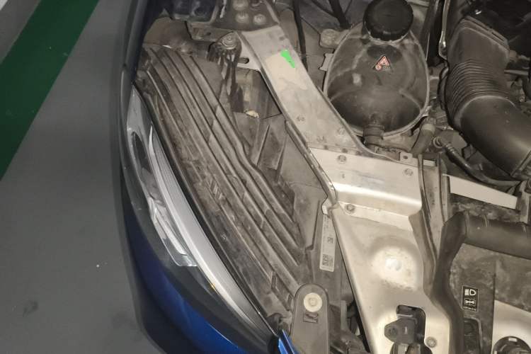 Used Mercedes-Benz GLC 2019 GLC 300 L 4MATIC Dynamic Model Engine Bay Right