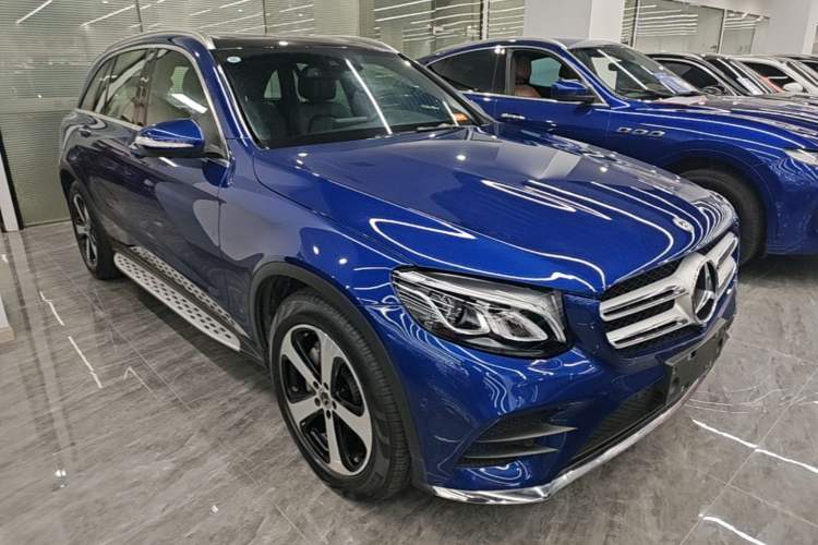 Used Mercedes-Benz GLC 2019 Facelift GLC 260 L 4MATIC Luxury Model Front Right 45 Deg