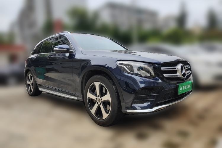 Used Mercedes-Benz GLC 2019 GLC 260 4MATIC Luxury Model Front Right 45 Deg