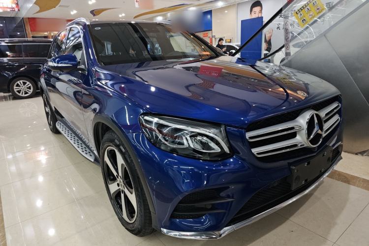 Used Mercedes-Benz GLC 2019 Facelift GLC 260 L 4MATIC Luxury Model Front Right 45 Deg
