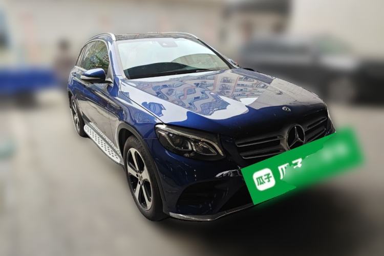 Used Mercedes-Benz GLC 2019 GLC 260 4MATIC Luxury Model Front Right 45 Deg