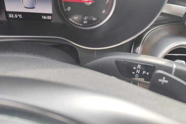 Used Mercedes-Benz GLC 2019 GLC 300 L 4MATIC Dynamic Model Gear Lever