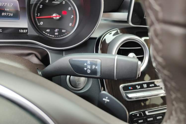 Used Mercedes-Benz GLC 2019 GLC 260 4MATIC Luxury Model Gear Lever