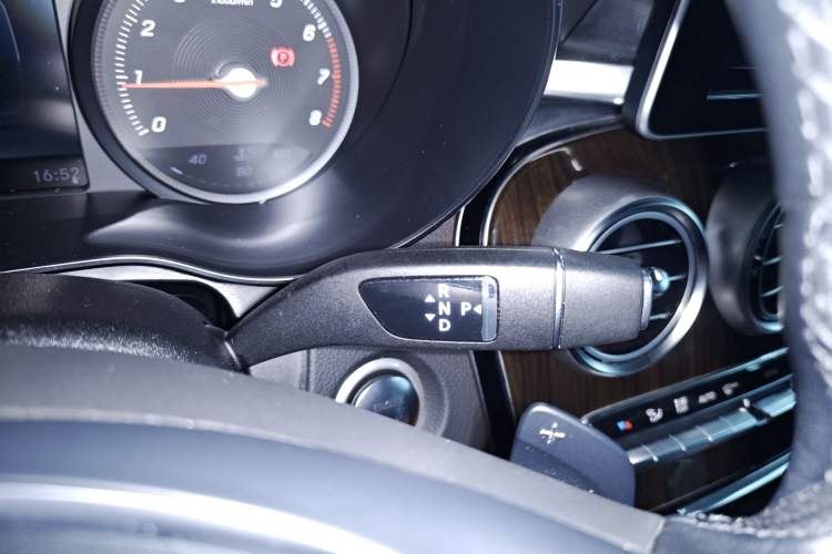 Used Mercedes-Benz GLC 2019 Facelift GLC 260 L 4MATIC Luxury Model Gear Lever