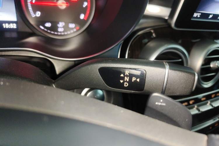 Used Mercedes-Benz GLC 2019 GLC 260 L 4MATIC Dynamic Model Gear Lever