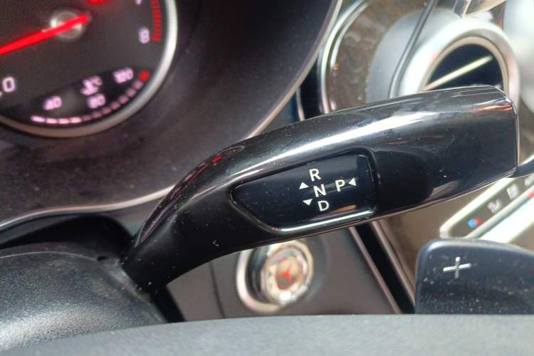 Used Mercedes-Benz GLC 2019 GLC 260 L 4MATIC Luxury Model Gear Lever