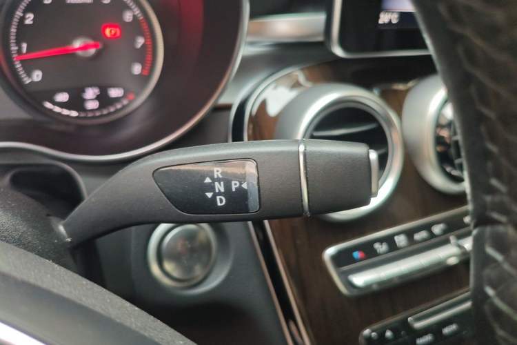 Used Mercedes-Benz GLC 2019 GLC 260 L 4MATIC Dynamic Model Gear Lever