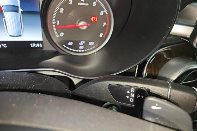 Used Mercedes-Benz GLC 2019 GLC 260 4MATIC Luxury Model Gear Lever