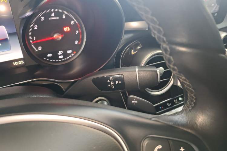 Used Mercedes-Benz GLC 2019 GLC 260 L 4MATIC Dynamic Model Gear Lever