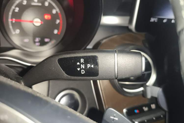 Used Mercedes-Benz GLC 2019 GLC 300 L 4MATIC Dynamic Model Gear Lever
