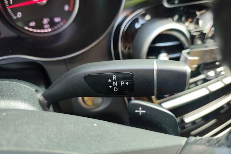 Used Mercedes-Benz GLC 2019 GLC 260 L 4MATIC Dynamic Model Gear Lever