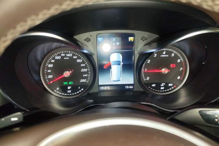 Used Mercedes-Benz GLC 2019 GLC 260 4MATIC Luxury Model Instrument Cluster