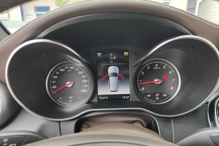 Used Mercedes-Benz GLC 2019 GLC 260 4MATIC Luxury Model Instrument Cluster