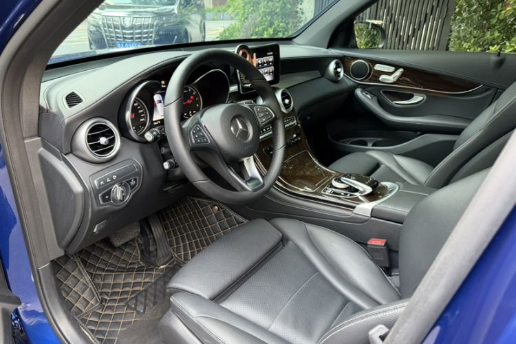 Used Mercedes-Benz GLC 2019 Facelift GLC 260 L 4MATIC Luxury Model Interior 3