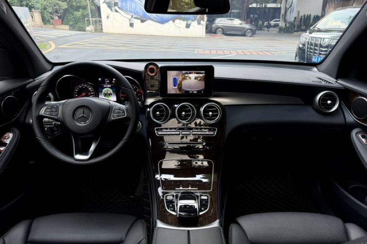Used Mercedes-Benz GLC 2019 Facelift GLC 260 L 4MATIC Luxury Model Interior 6