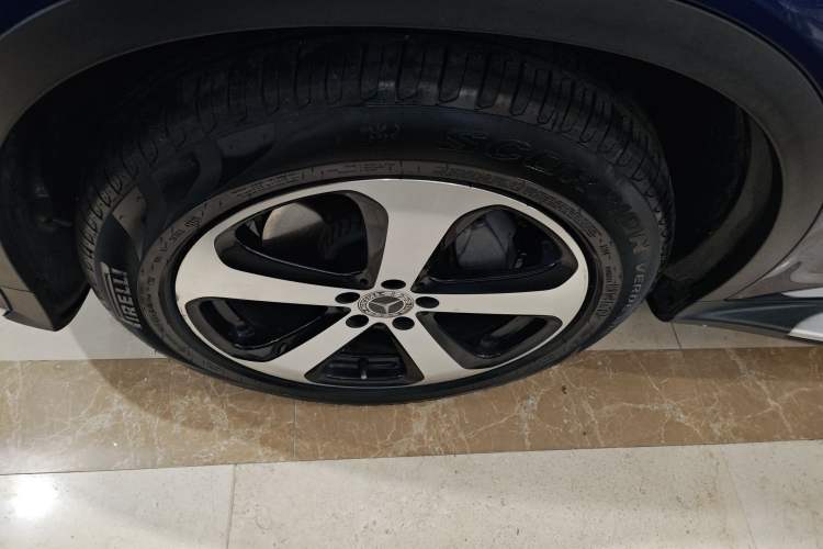Used Mercedes-Benz GLC 2019 Facelift GLC 260 L 4MATIC Luxury Model Left Front Wheel Hub