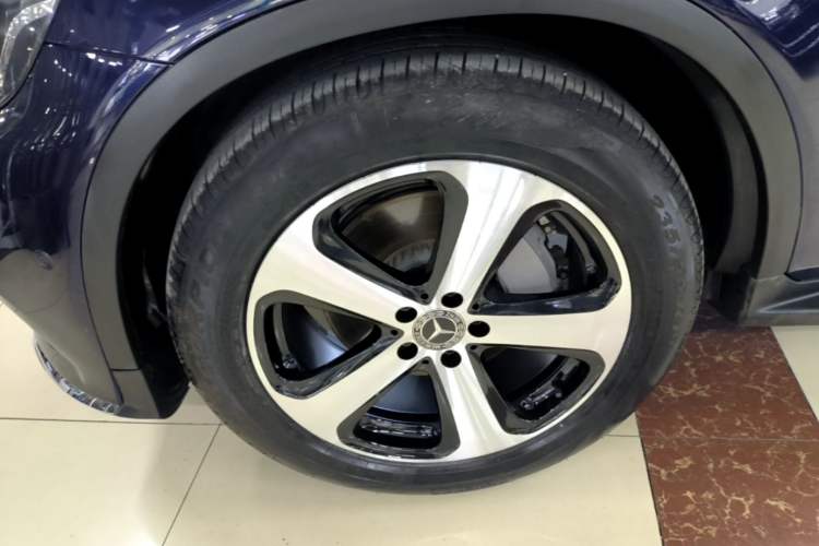 Used Mercedes-Benz GLC 2019 GLC 260 4MATIC Luxury Model Left Front Wheel Hub