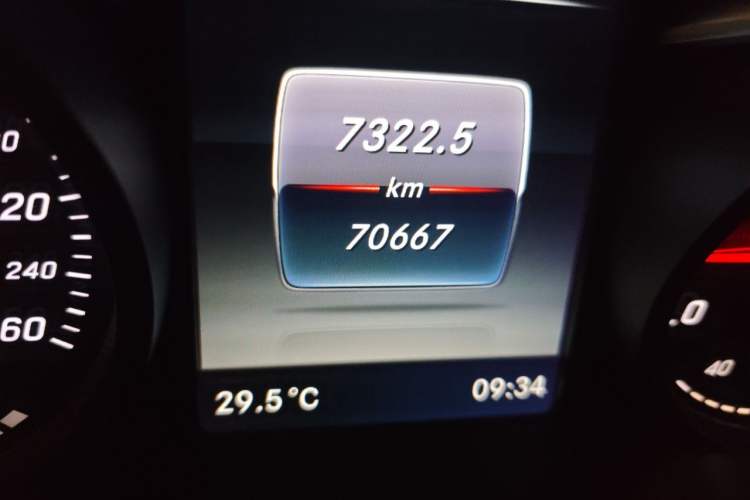 Used Mercedes-Benz GLC 2019 GLC 260 L 4MATIC Dynamic Model Odometer Close Up