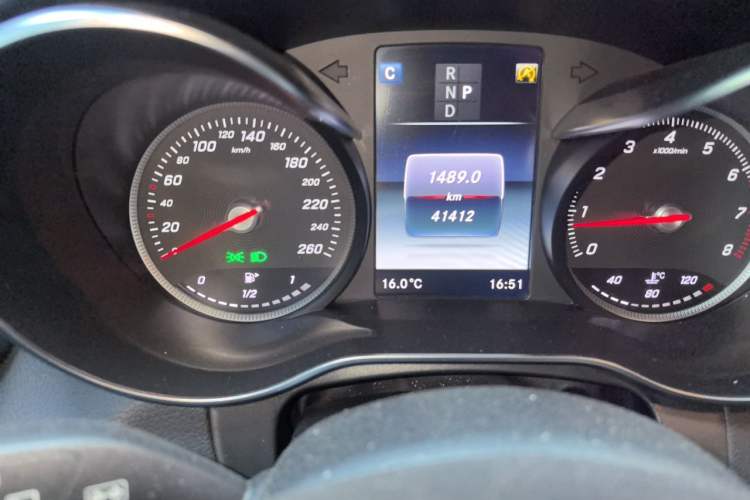 Used Mercedes-Benz GLC 2019 GLC 260 L 4MATIC Dynamic Model Odometer Close Up