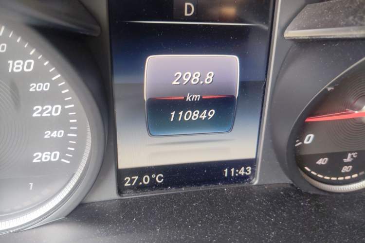 Used Mercedes-Benz GLC 2019 Facelift GLC 260 L 4MATIC Luxury Model Odometer Close Up