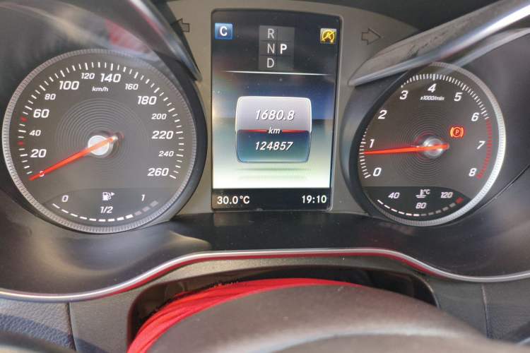 Used Mercedes-Benz GLC 2019 GLC 200 4MATIC Odometer Close Up