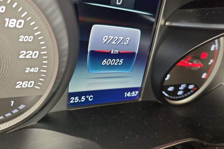 Used Mercedes-Benz GLC 2019 GLC 300 L 4MATIC Dynamic Model Odometer Close Up