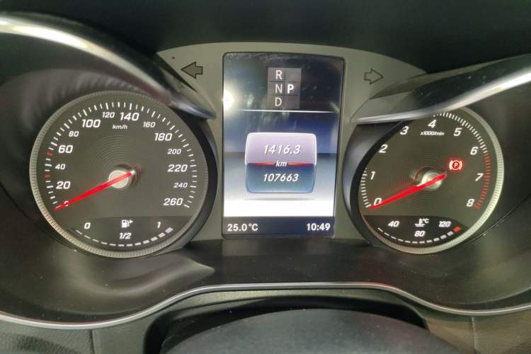 Used Mercedes-Benz GLC 2019 GLC 260 L 4MATIC Luxury Model Odometer Close Up