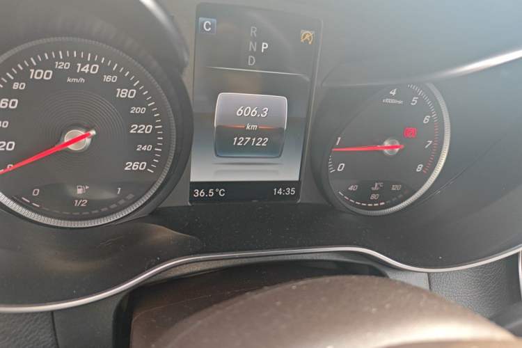 Used Mercedes-Benz GLC 2019 GLC 260 4MATIC Dynamic Edition Odometer Close Up