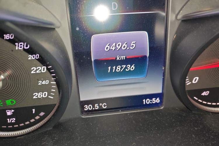 Used Mercedes-Benz GLC 2019 Facelift GLC 260 L 4MATIC Luxury Model Odometer Close Up