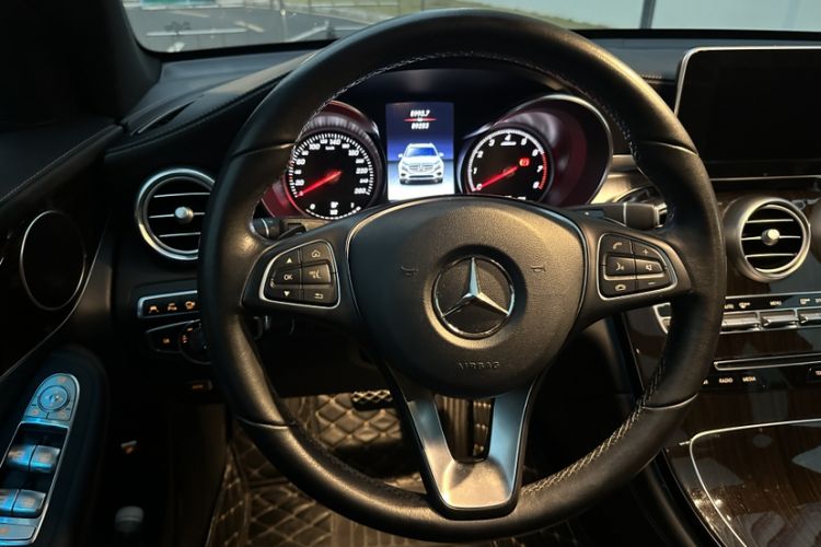 Used Mercedes-Benz GLC 2019 Facelift GLC 260 L 4MATIC Luxury Model Odometer Close Up