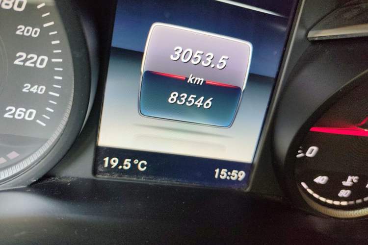 Used Mercedes-Benz GLC 2019 GLC 260 L 4MATIC Dynamic Model Odometer Close Up