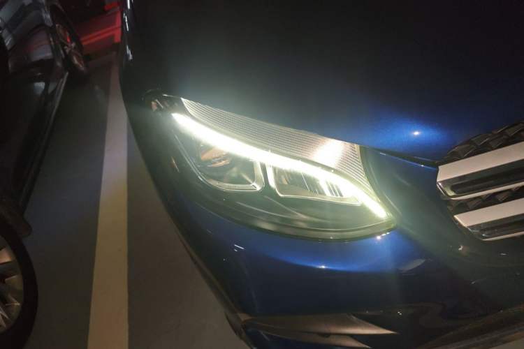 Used Mercedes-Benz GLC 2019 GLC 260 L 4MATIC Dynamic Model Right Front Headlight