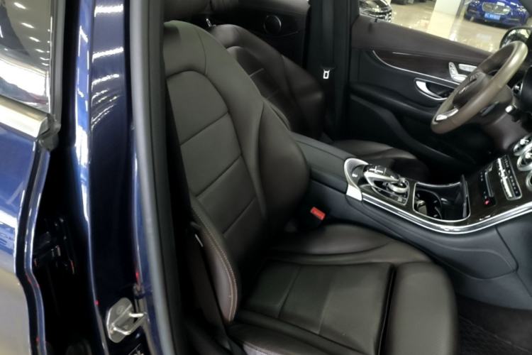 Used Mercedes-Benz GLC 2019 GLC 260 4MATIC Luxury Model Right Front Seat