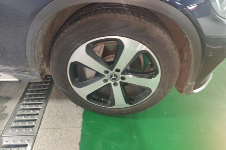 Used Mercedes-Benz GLC 2019 GLC 260 4MATIC Luxury Model Right Front Wheel Hub