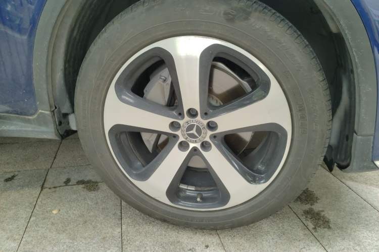 Used Mercedes-Benz GLC 2019 GLC 260 L 4MATIC Luxury Model Right Front Wheel Hub
