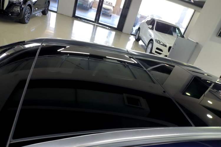 Used Mercedes-Benz GLC 2019 GLC 260 4MATIC Luxury Model Roof