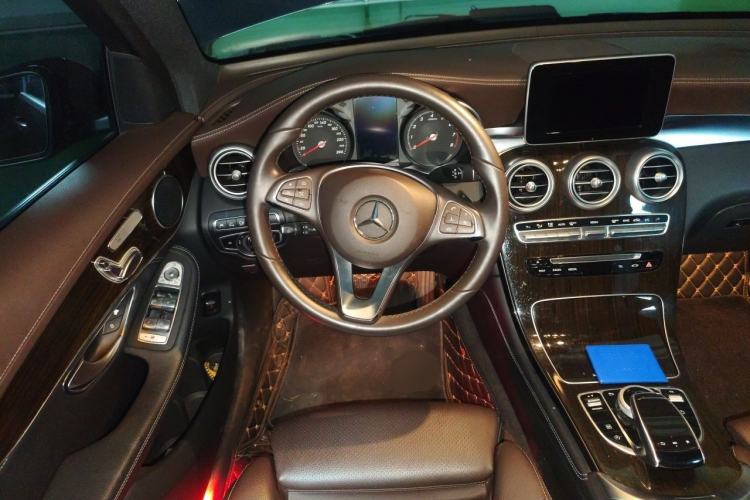Used Mercedes-Benz GLC 2019 GLC 260 4MATIC Luxury Model Steering Wheel