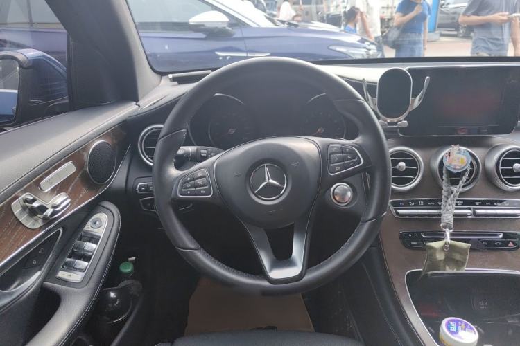 Used Mercedes-Benz GLC 2019 GLC 300 L 4MATIC Dynamic Model Steering Wheel