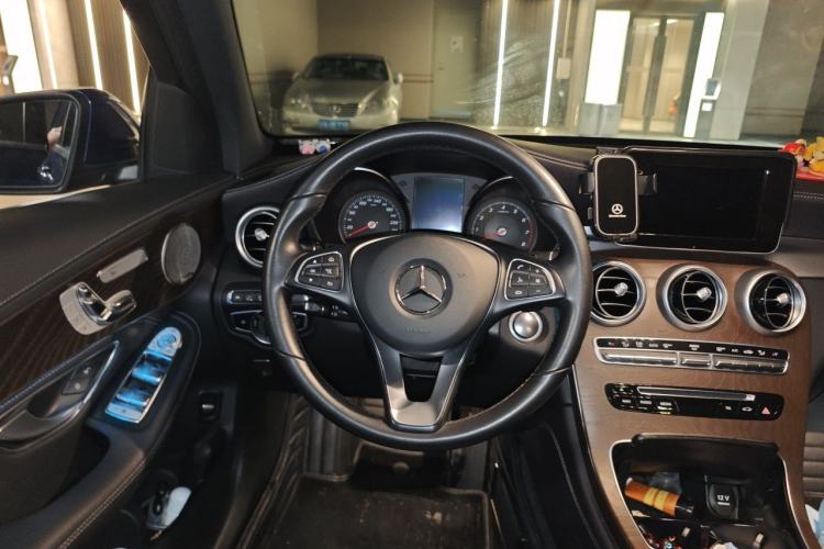 Used Mercedes-Benz GLC 2019 GLC 300 L 4MATIC Dynamic Model Steering Wheel