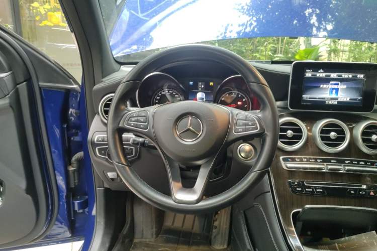Used Mercedes-Benz GLC 2019 GLC 260 L 4MATIC Luxury Model Steering Wheel