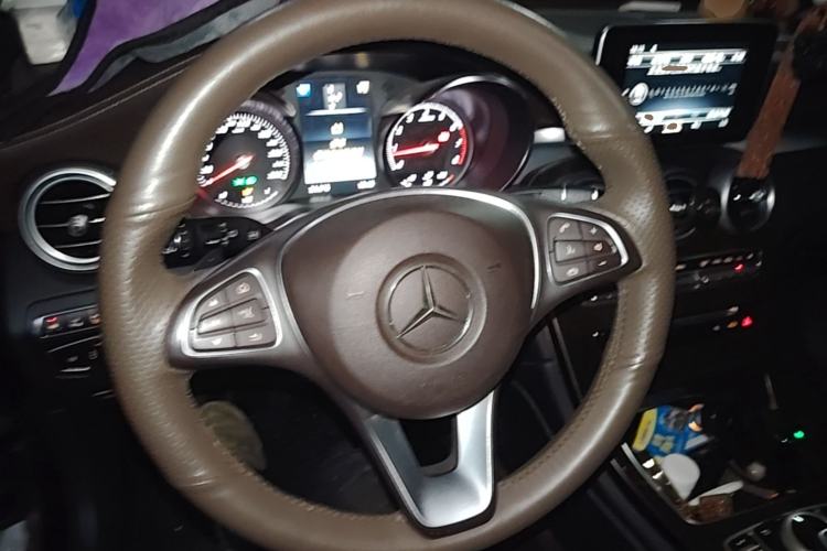 Used Mercedes-Benz GLC 2019 GLC 260 4MATIC Luxury Model Steering Wheel