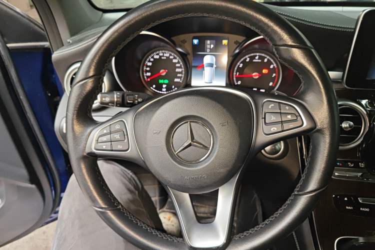 Used Mercedes-Benz GLC 2019 GLC 260 4MATIC Luxury Model Steering Wheel